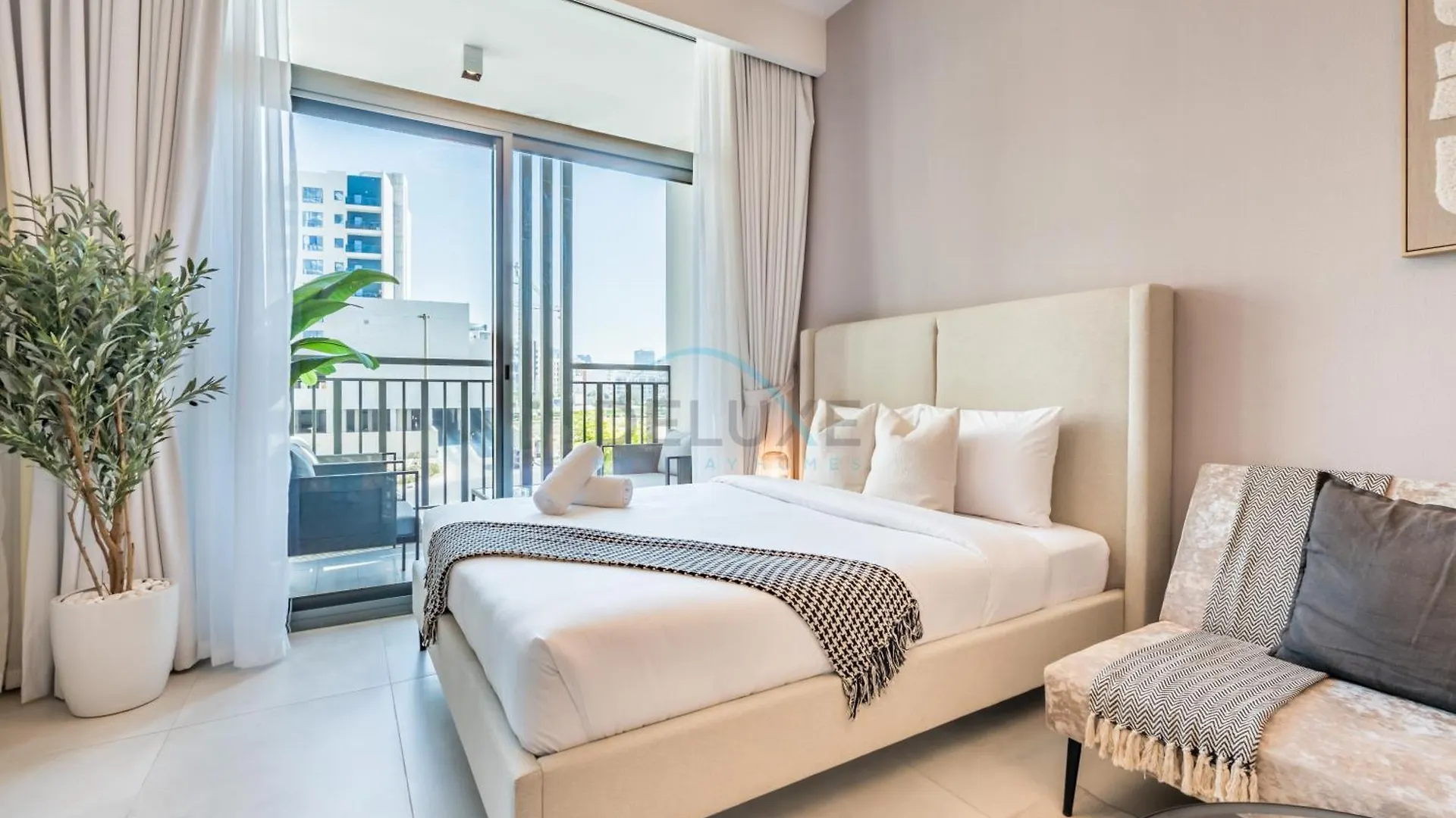 Lejlighed Near Dubai Miracle Garden Studio With Community Views Balcony, Legacy By Sunrise, Arjan